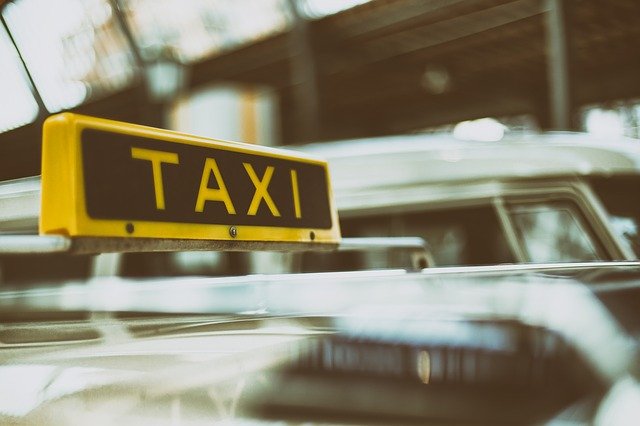 【マーケティング】タクシーに車内広告を出す5つのメリットを紹介