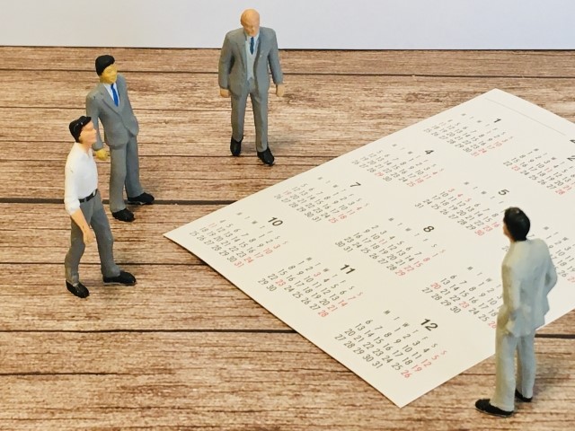 カレンダーに集まる人