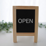 集客に看板を利用するメリットと出稿方法を解説！